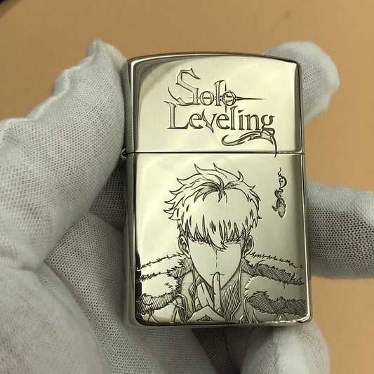Front view of a Zippo lighter engraved with Sung Jin-Woo from the anime and manhwa Solo Leveling, featuring detailed artwork and the Solo Leveling logo.